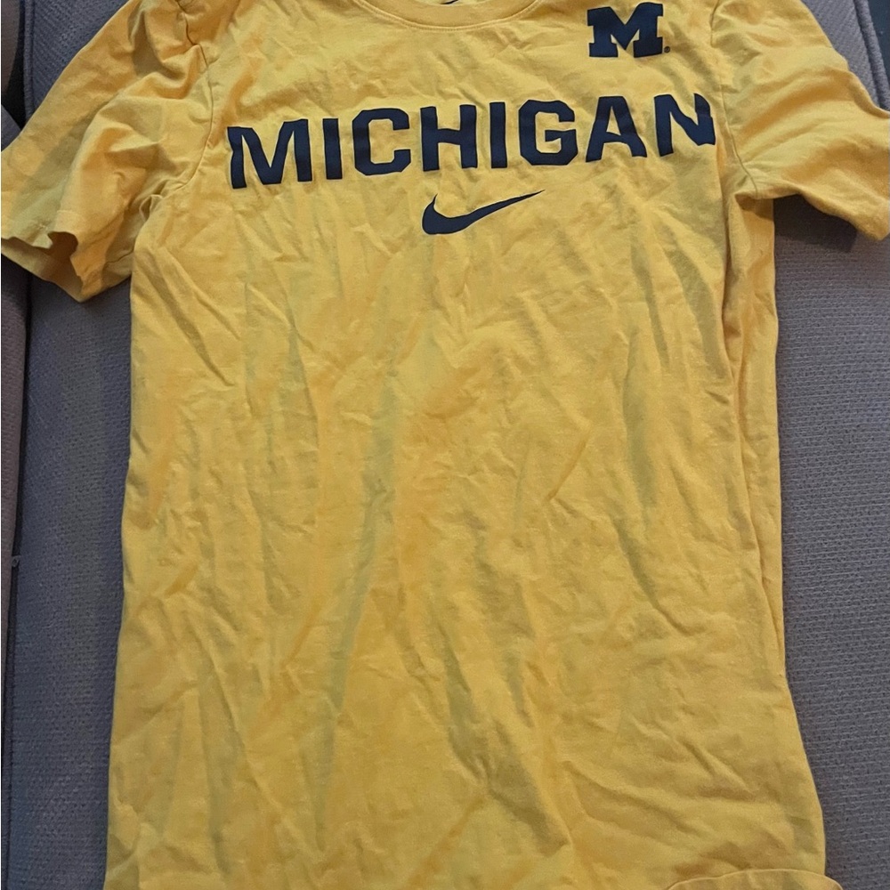 Men’s Small Nike Yellow University of Michigan T-Shirt